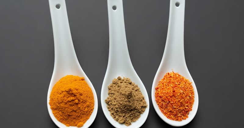 Le guide des épices dans la cuisine du monde : 20 saveurs qui changent tout